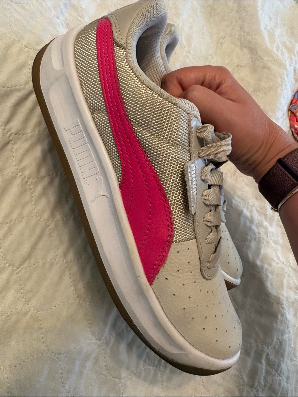Puma Beige and Hot Pink Women’s Low-Top Sneakers